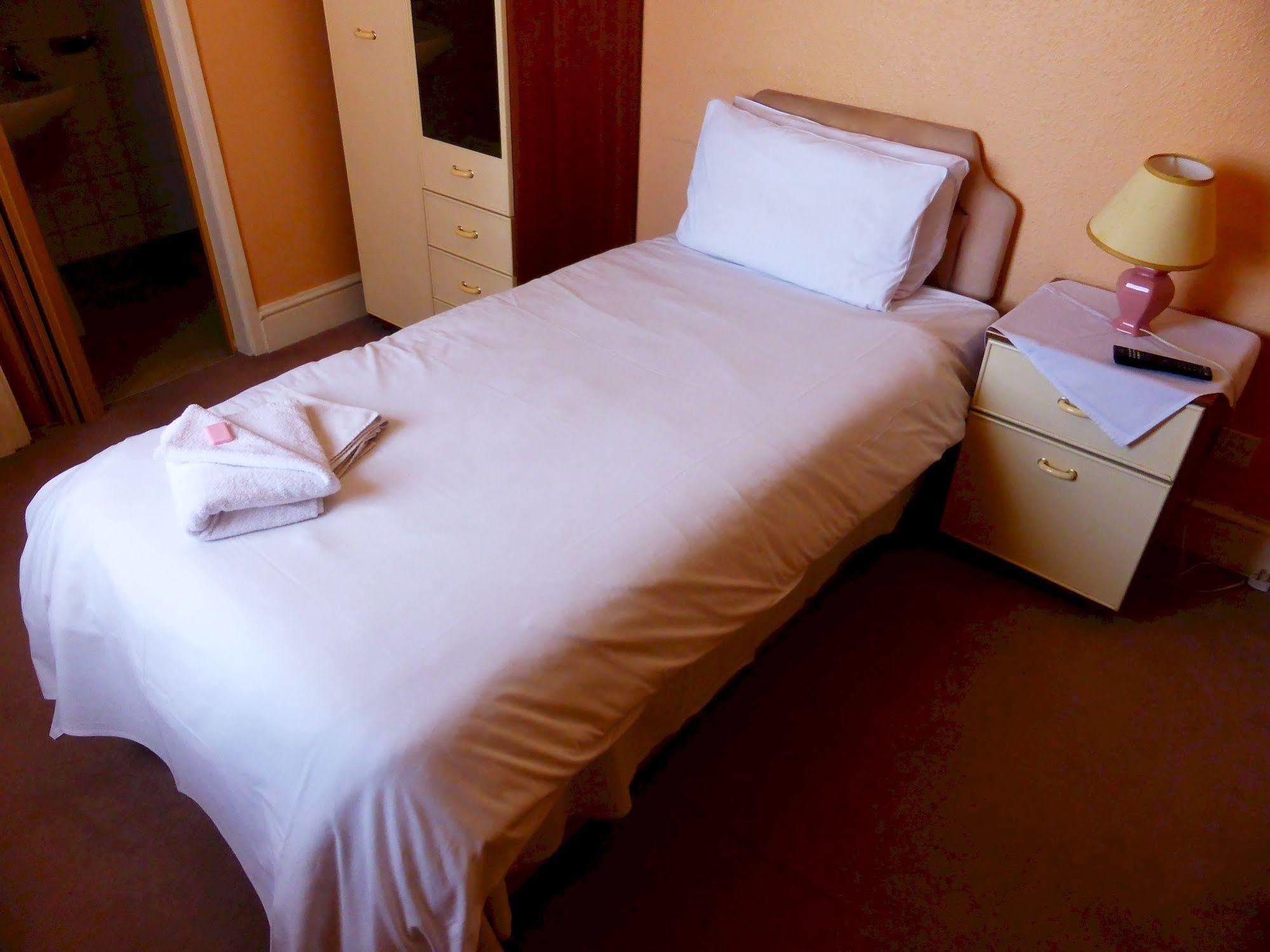 Hotel Dinara Birmingham Esterno foto