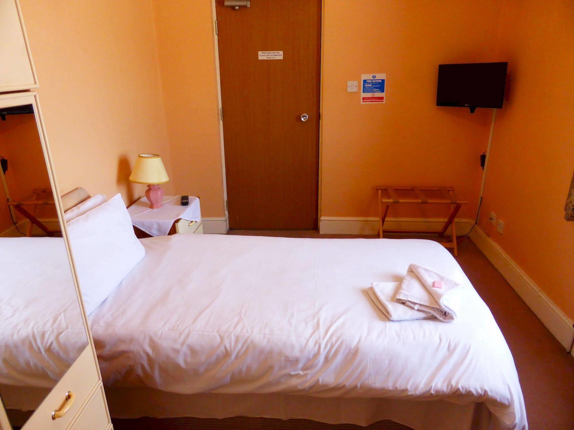 Hotel Dinara Birmingham Esterno foto